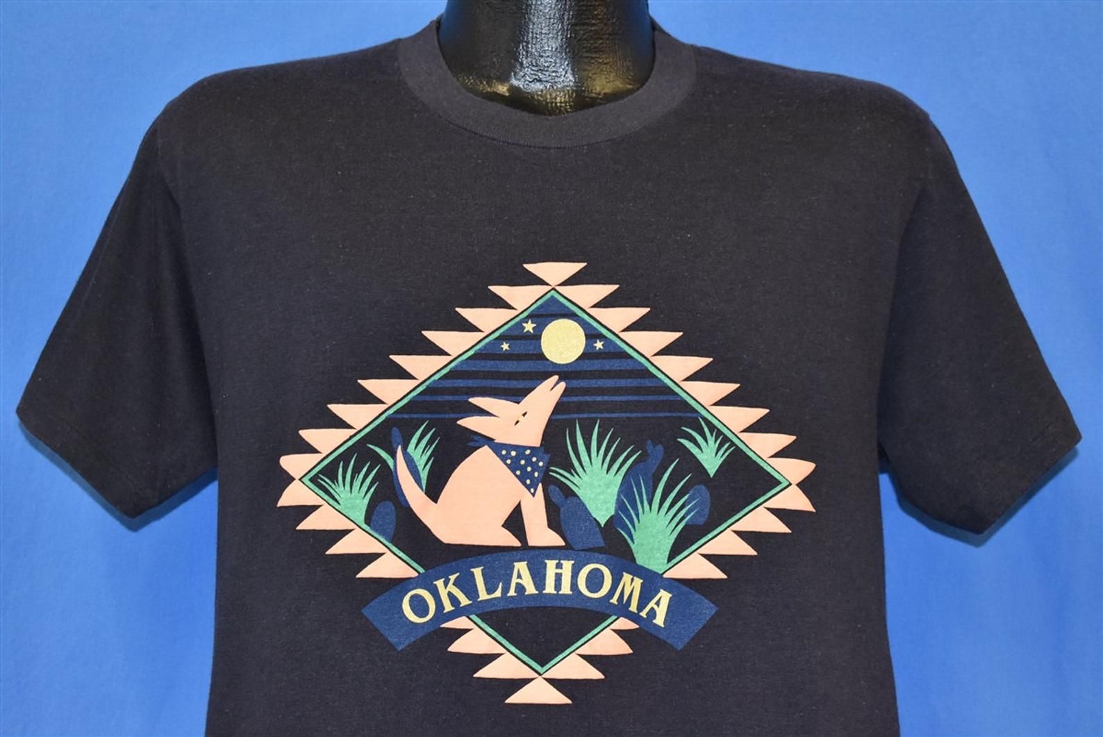 80S Oklahoma Desert Coyote Howling Full Moon Cactus Tourist T-Shirt