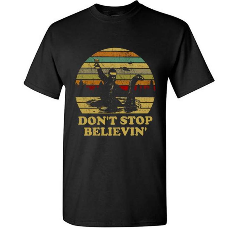 Don’t Stop Believin, Retro Vintage Design – Gildan Short Sleeve Shirt