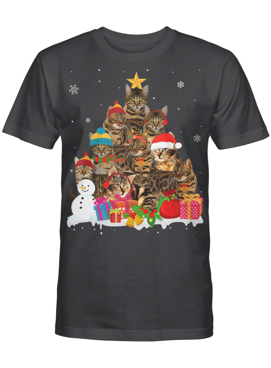 AmazeStyleZ Santa’s Reindeer, Ugly Christmas Sweater, Christmas Gift Ideas, Funny Bengal Christmas Tree Pet Cat Lover Gift T-Shirt