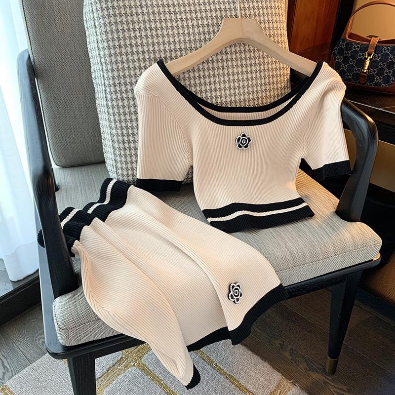 2022 Elegant White knitted Outfits Ladies Summer Slim Sexy Femme Sleeveless Short Vest and High Waist Elastic Mini Skirt Suit alx