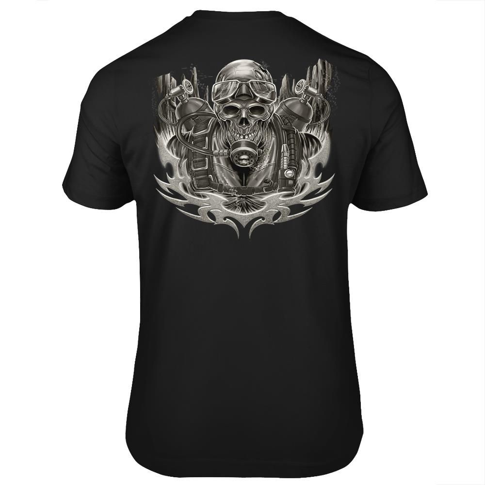 Dive-Master For Scuba Divers – Skull Mask Air Black- Print On Back T-Shirt