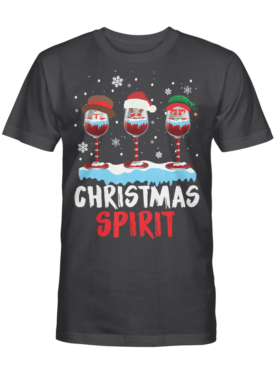 AmazeStyleZ Santa’s Reindeer, Ugly Christmas Sweater, Christmas Gift Ideas, Christmas TreeChristmas Spirit Wine Glasses – Reindeer Santa Hat T-Shirt