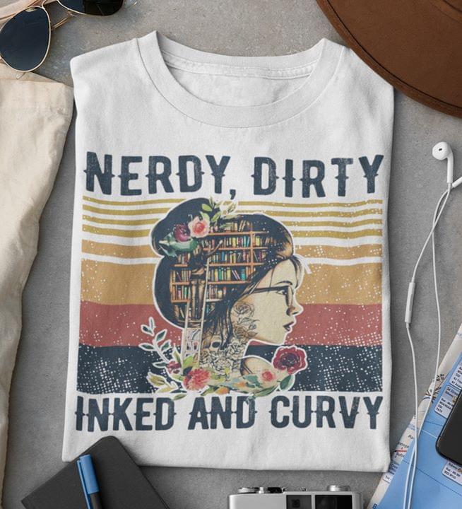 Nerdy Dirty Inker And Curvy Tatoo Girl With Roses Vintage Design Cotton T Shirt