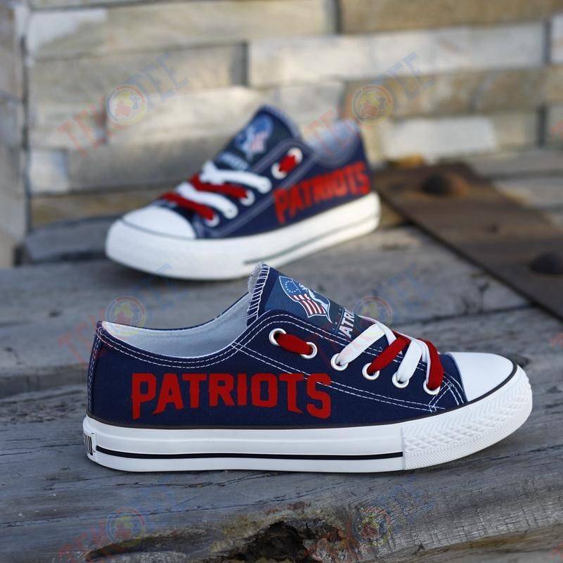 Mens Womens New England Patriots Low Top Patriots Running Shoes Tennis Shoes Low Top Shoes Custom Print Footwear Converse Sneakers TMT930