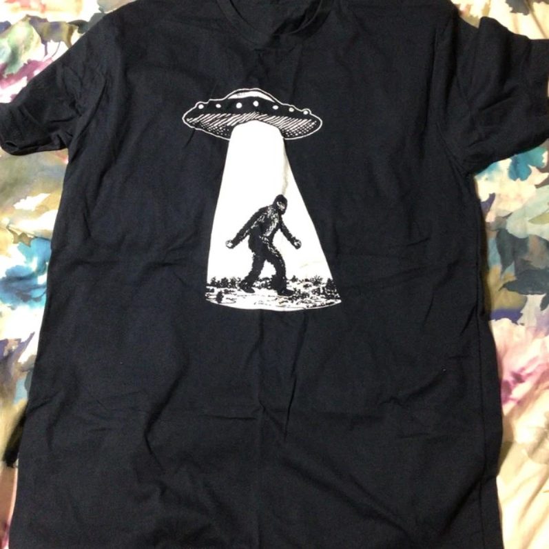 Funny Bigfoot UFO Alien Tee Shirt Outfits