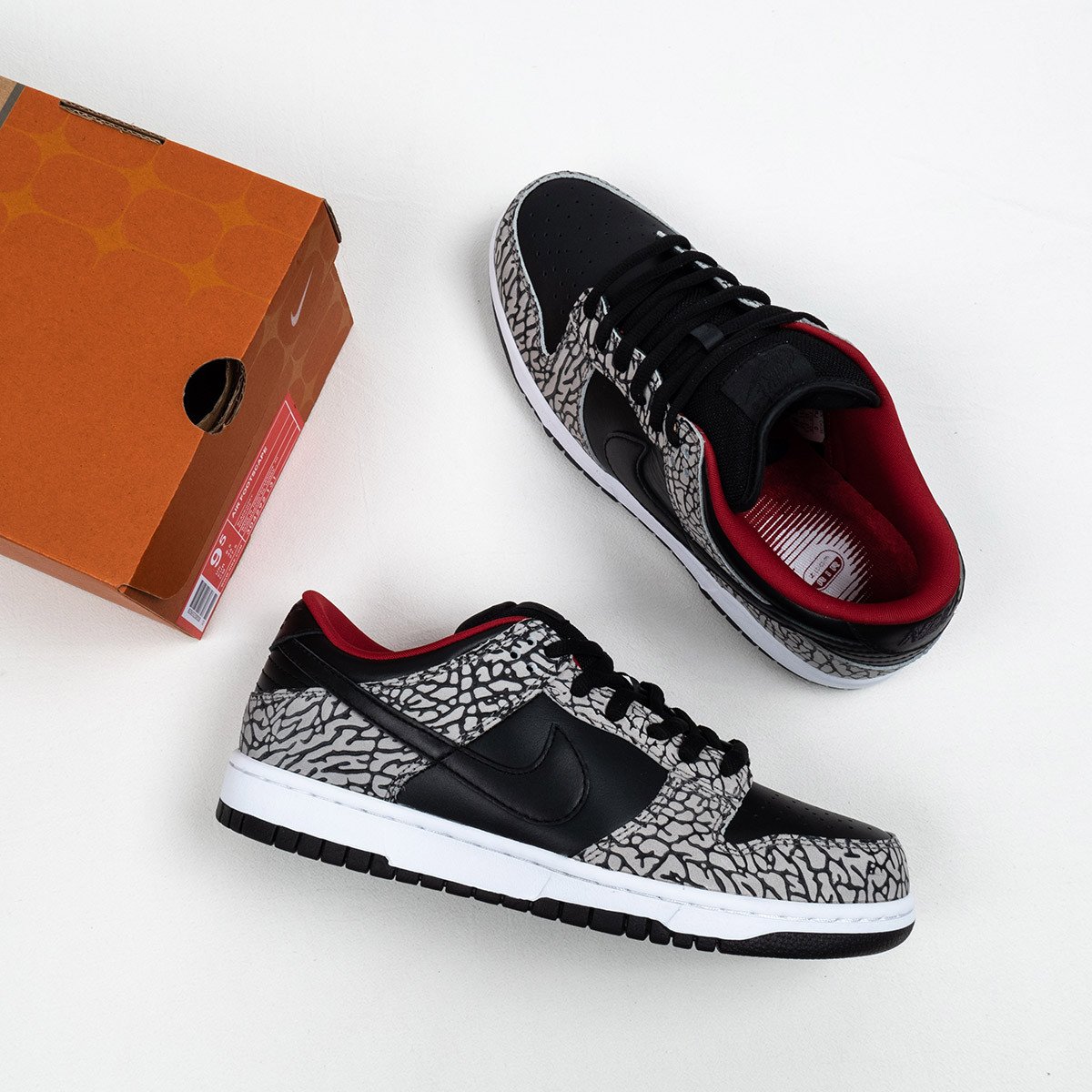 Supreme x Nike SB Dunk Low Black Cement 5338848