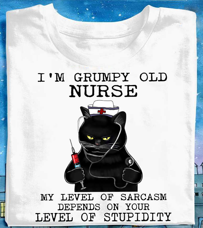 Funny Black Cat I’m Grumpy Old Nurse My Level Of Sarcasm Depends On Your Level Of Stupidity Gift Standard/Premium T-Shirt