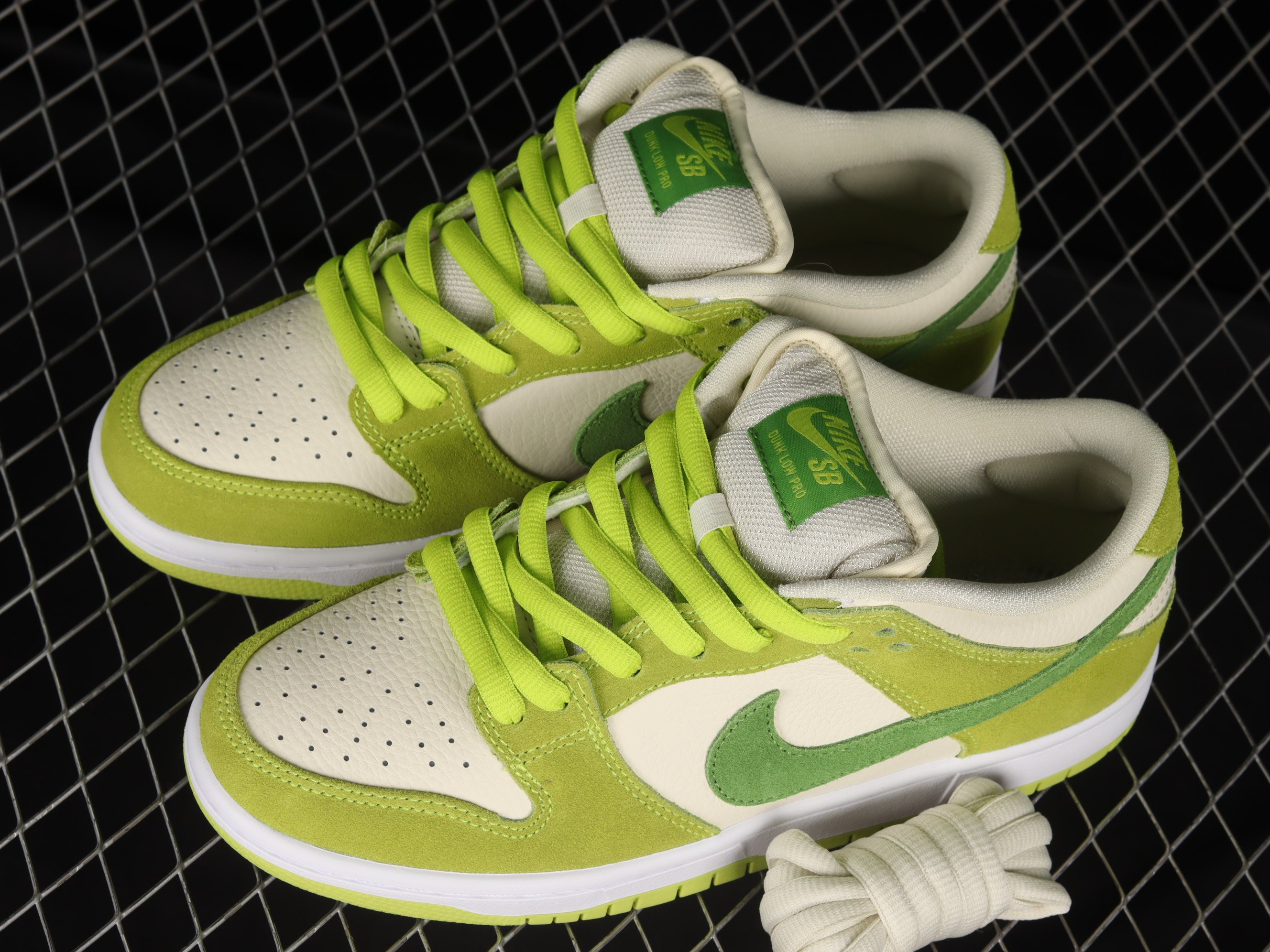 Nike SB Dunk Low Green Apple Shoes Sneakers SNK329742135