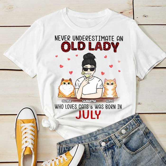Never Underestimate An Old Lady Who Loves Cats – Personalized Unisex T-Shirt