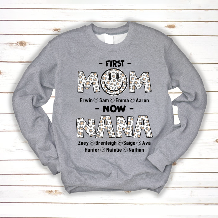 Personalized Mom Grandma With Grandkids Smiley Face Sweatshirt