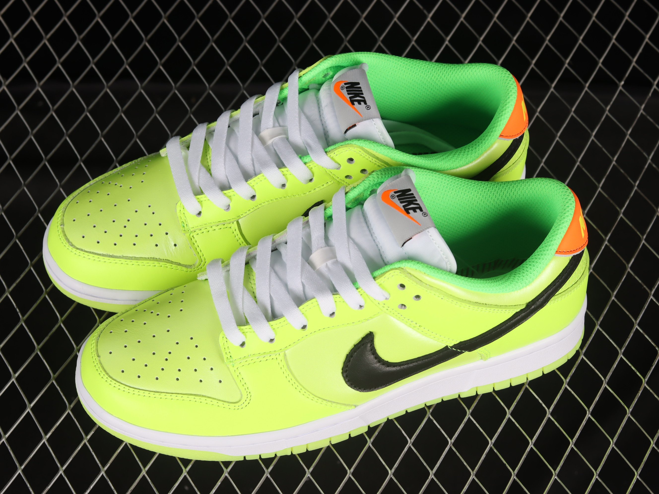 Nike Dunk Low SE ‘Glow in the Dark’ Shoes Sneakers SNK488296527