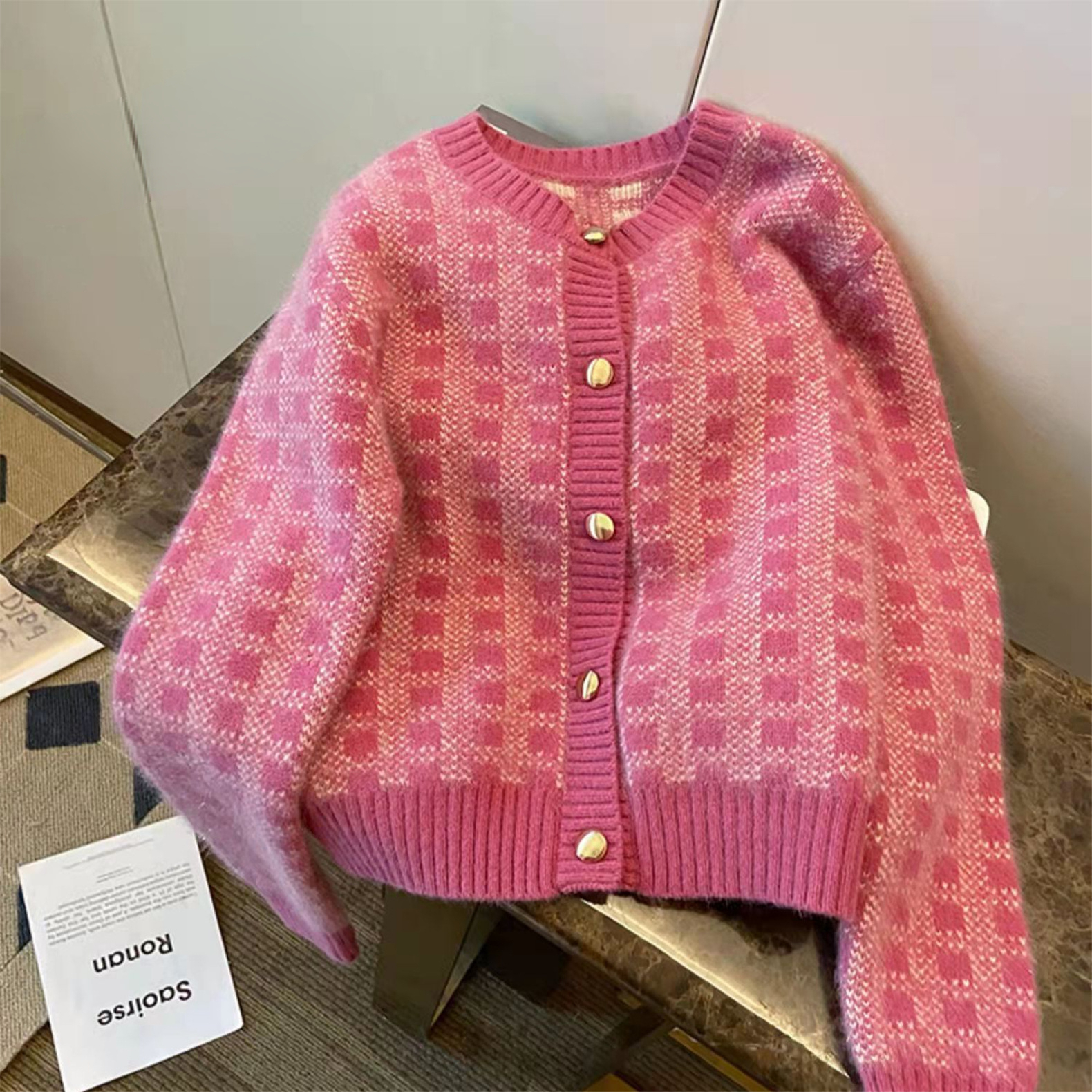 2022 Autumn and Winter New Vintage Small Fragrance Short Knitted Cardigan Pink Plaid Sweater Coat Women Cardigan Korean Fashion alx