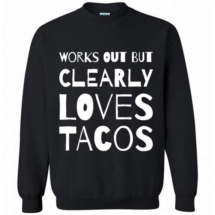 Works Out But Clearly Loves Tacos – Gildan Crewneck Sweatshirt