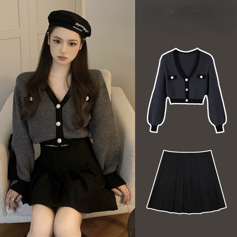 2021 New Early Autumn Short Skirt Suit Female Retro Sweater + Black Pleated Skirt Two Piece Suit alx