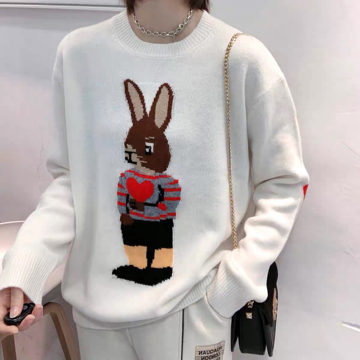 Autumn and winter 2022 women’s cashmere sweater women’s loose Pullover fashionable embroidered Mr. rabbit sweater women’s round alx