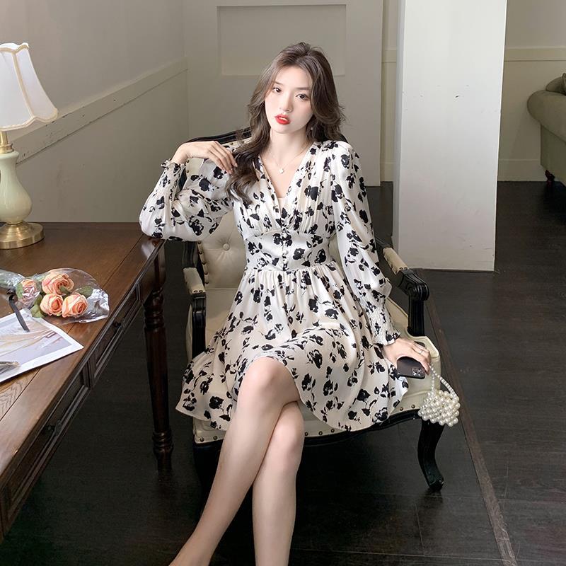 2022 Summer New A Line Dress Female French Small Fragrance Light Familiar V Neck Puff Sleeves Slim Temperament Floral Dress alx