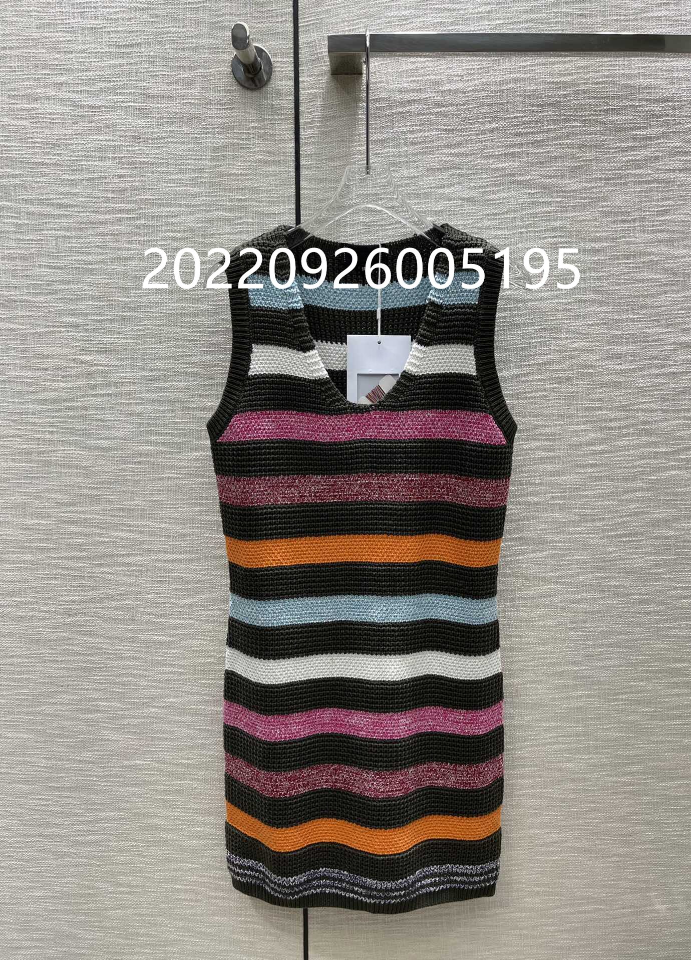 2022 Autumn And Winter New Color-blocking Knitted Dress Monochrome Women’s Clothes Vest Dress S-M-L alx