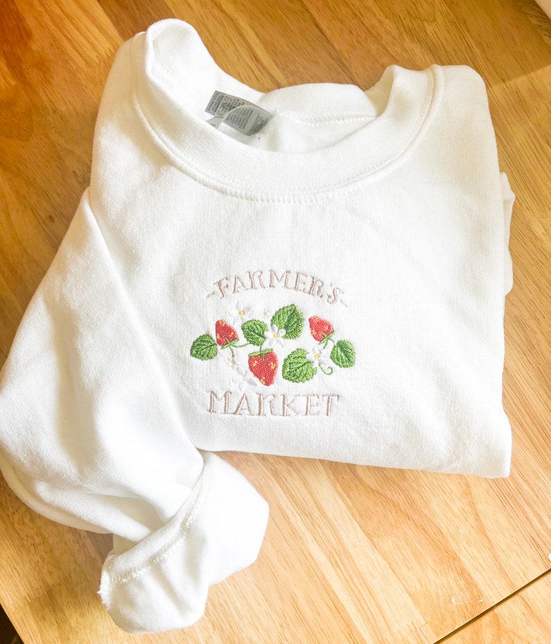 Farmer’S Market Strawberry Embroidered Sweatshirt 2D Crewneck Sweatshirt All Over Print Sweatshirt For Women Sweatshirt For Men Sws4156