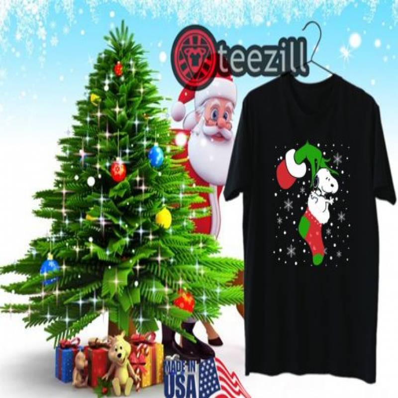 Grinch Hand Holding Snoopy Christmas Shirt Snoopy New Fashion