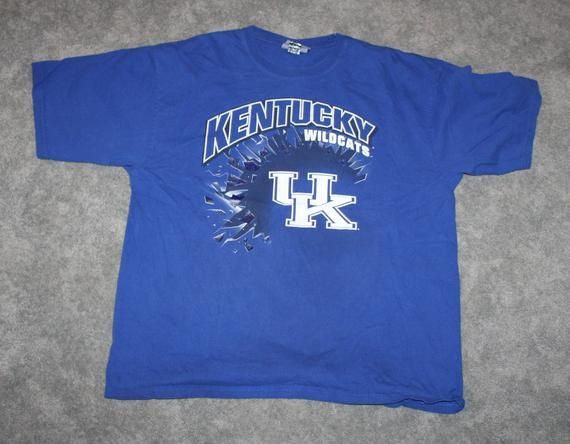 Vintage 90S Clothing University Of Kentucky Wildcats Uk Men Or Oversized Womens Retro Spell Out Logo College Short Sleeve Shirt