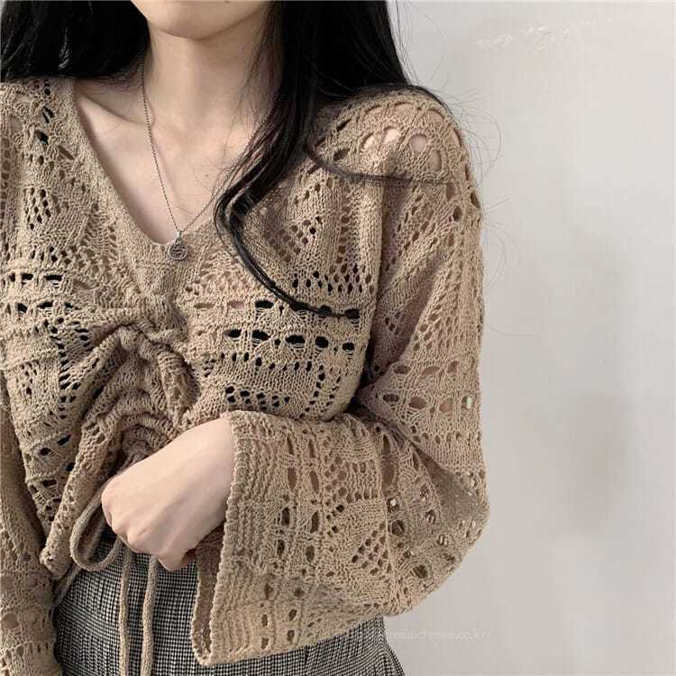 Spring and Autumn New 2022 Korean Vintage Foreign Style Versatile Slouchy Hollow Out Chest Pleated Sweater Shirt Top alx