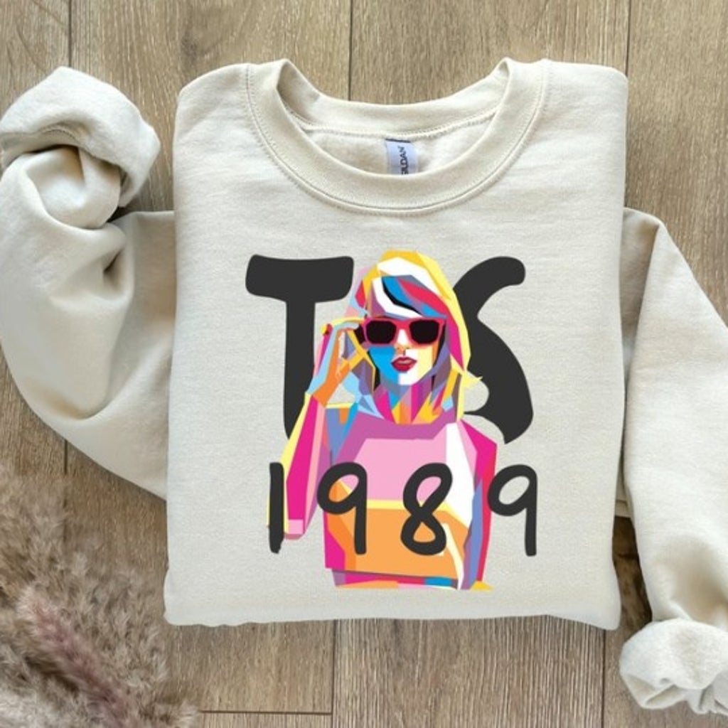 1989 Era Aesthetic Unique Swift Fan Merch – Retro-Inspired Swiftie Sweatshirt