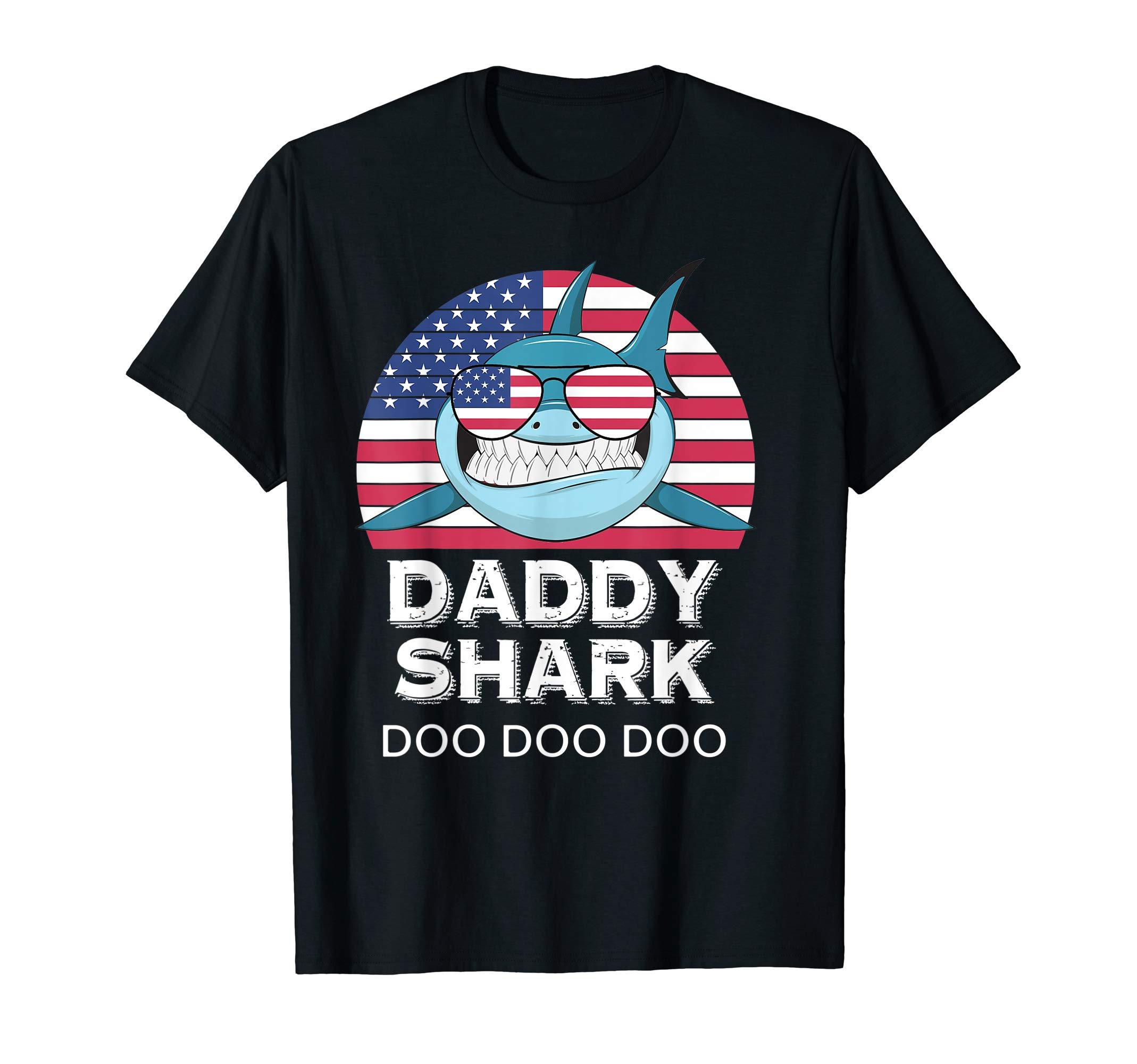 Daddy Shark America Flag Patriot Funny Fathers Day T-Shirt