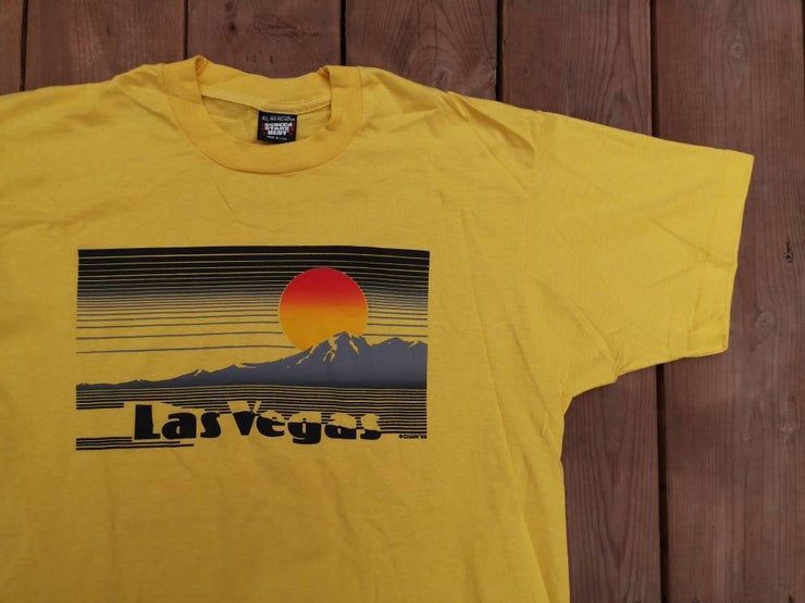 Vintage 1988 Las Vegas Nevada Souvenir Desert Mountains Skyline Paper Thin Shirt