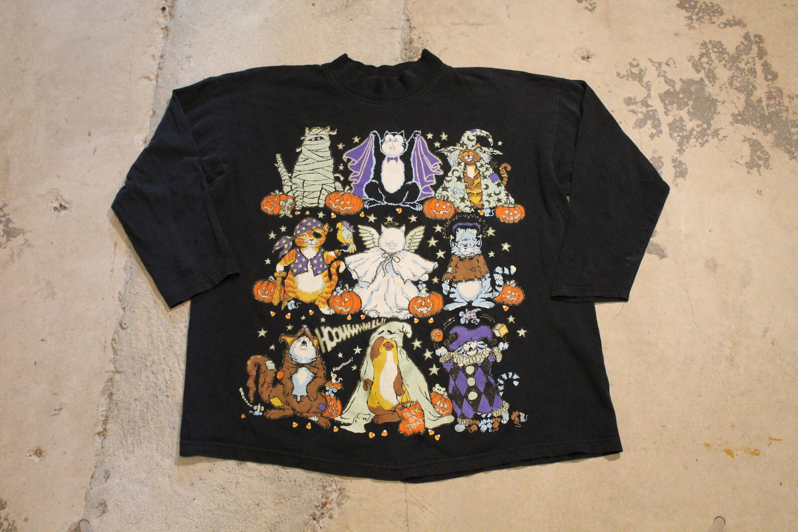 Vintage T Shirt  Halloween  Spooky Animal  Cartoon Costume Graphic  Big  80S  90S  Streetwear Fashion