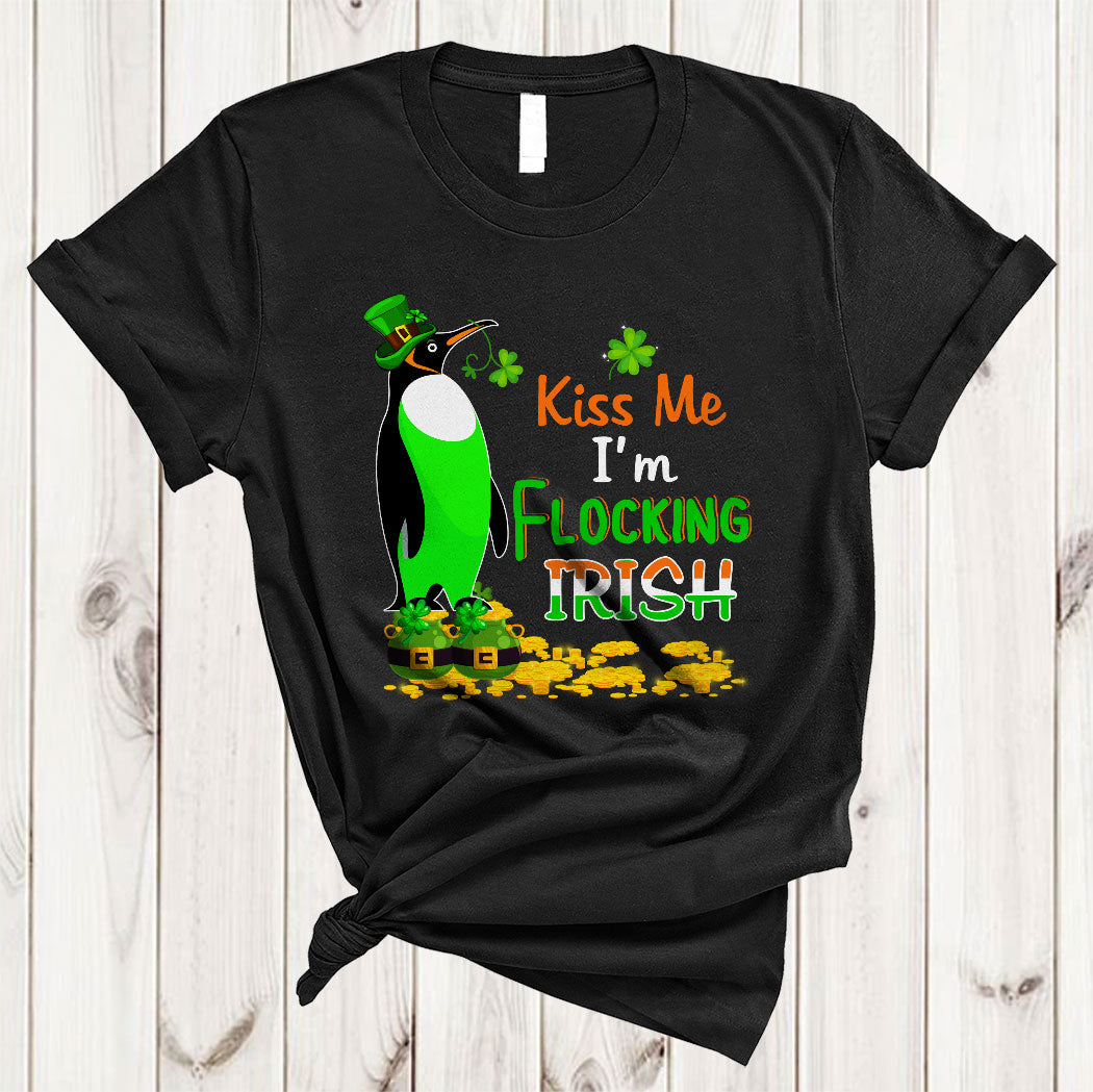 Kiss Me I’M Flocking Irish Funny St. Patrick’S Day Irish Green Leprechaun Penguin Lover T-Shirt