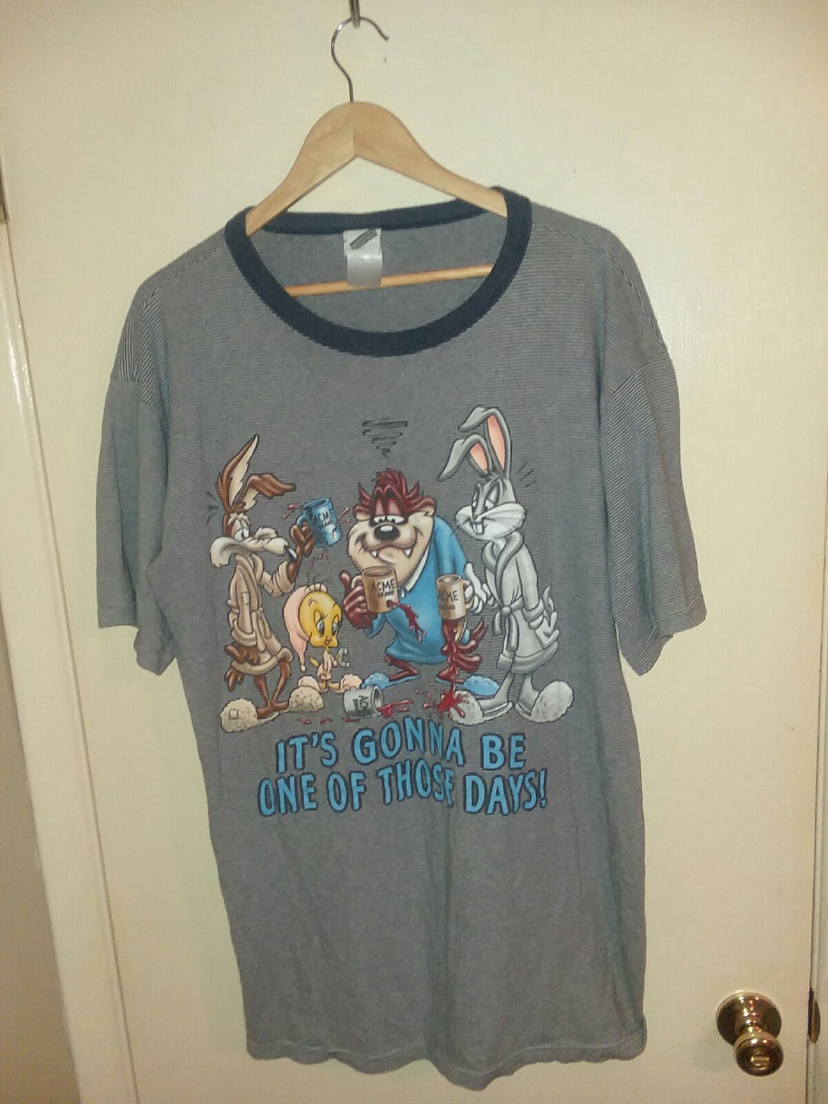 90 S Looney Tunes Graphic Shirt