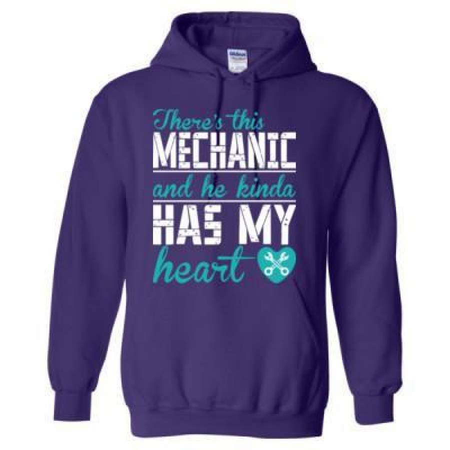 AGR Theres This Mechanic And He Kinda Has My Heart – Heavy Blend™ Hooded Sweatshirt