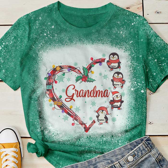 Merry Christmas Lovely Grandma – Christmas Penguins – Personalized Unisex Bleached T-Shirt