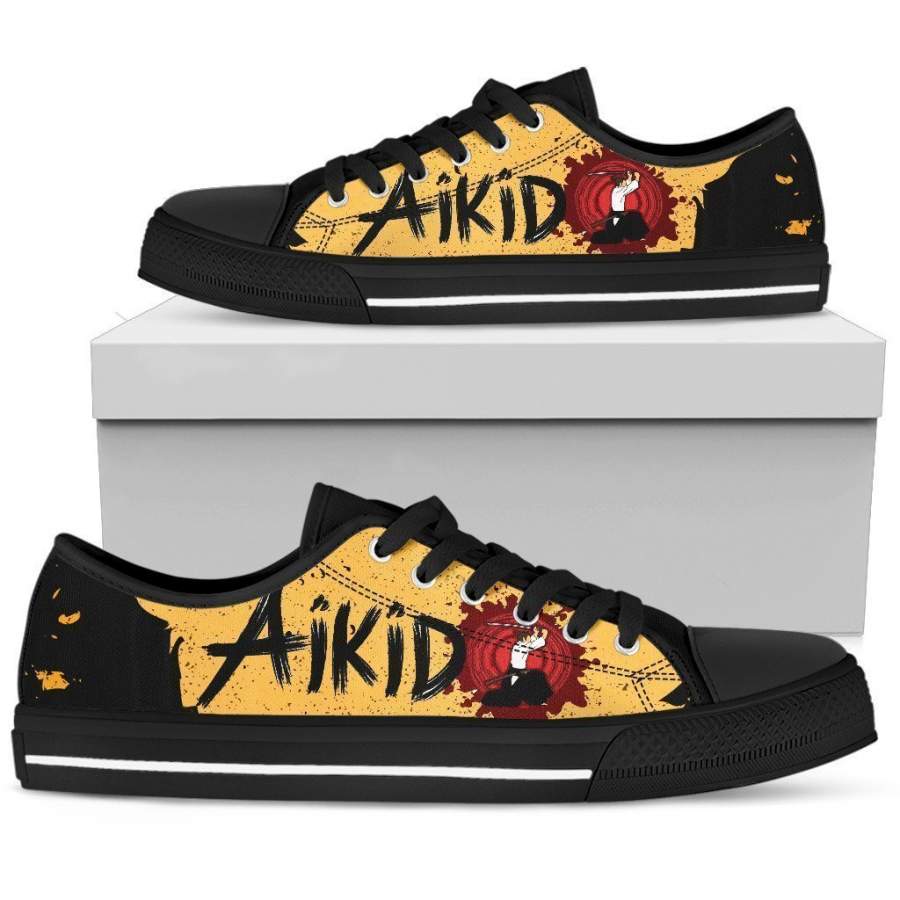 Akido Women’s Low Top Shoe