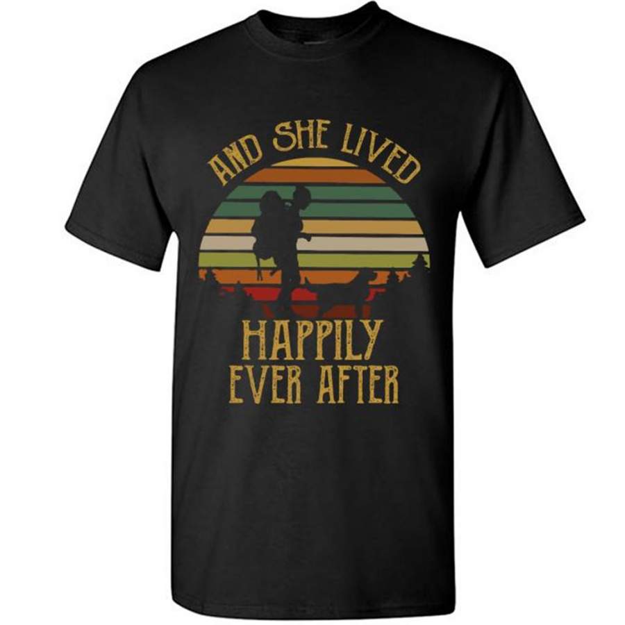 And She Lived Happily Ever After Classic Vintage Retro Design – Gildan Short Sleeve Shirt