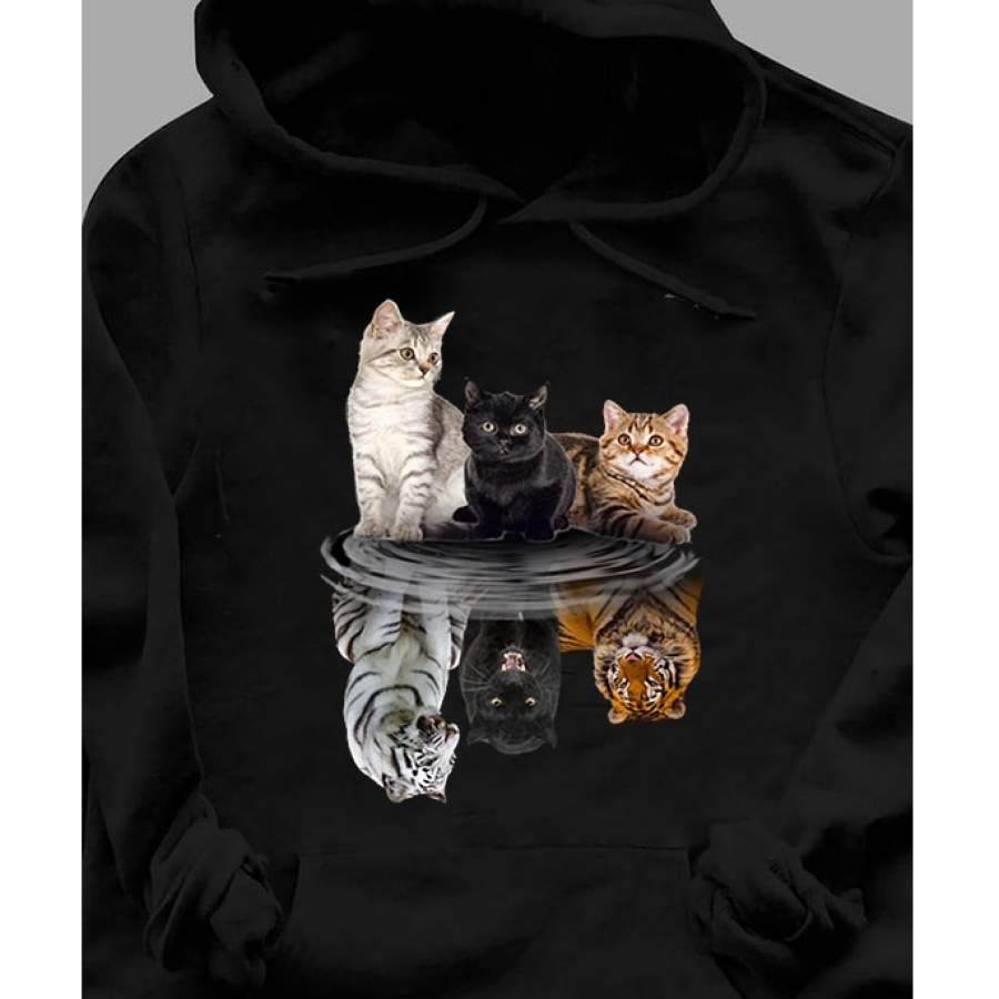 Gift For Cat Lover – Cat Outside But Lion Inside Hoodie For Cats Lover T-Shirt