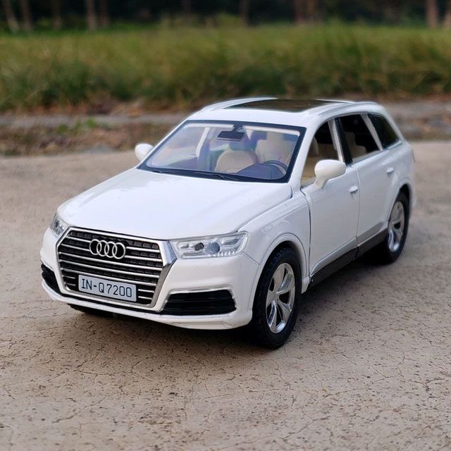 1:32 Audi Q7 SUV Alloy Car Model Diecast & Toy Vehicles Metal Car Model Simulation Sound and Light Collection Childrens Toy Gift alx
