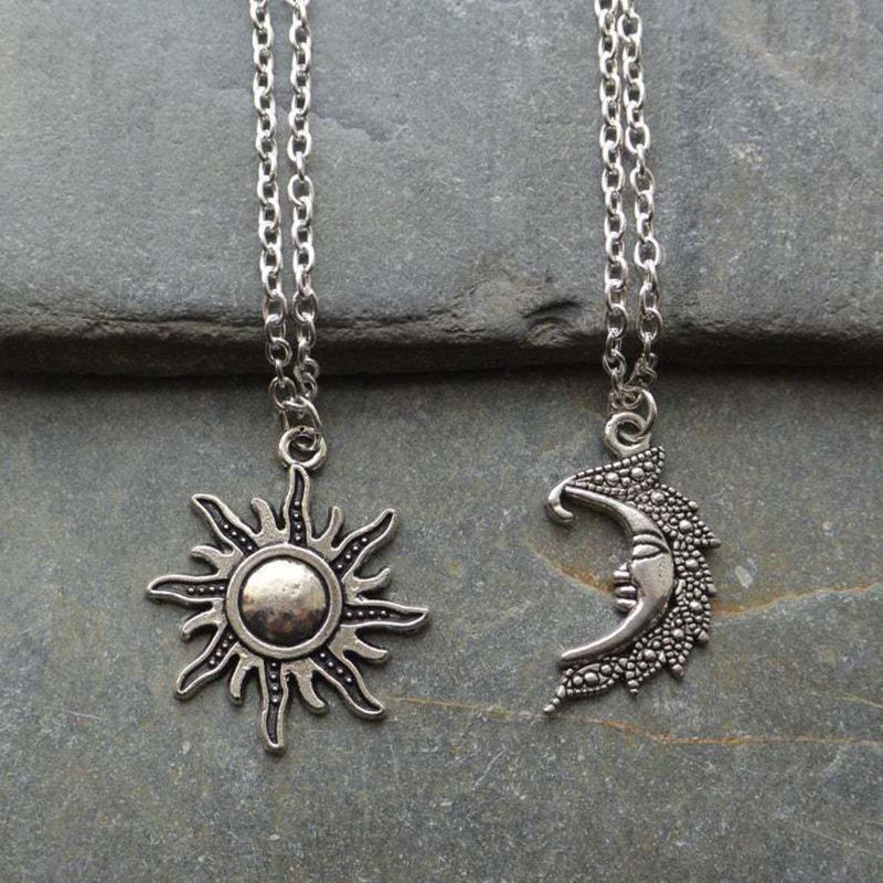 2Pcs Vintage Lovers Sun and Moon Pendant Necklaces Antiqued Necklace Planet Puzzles Set Fashion Jewelry alx