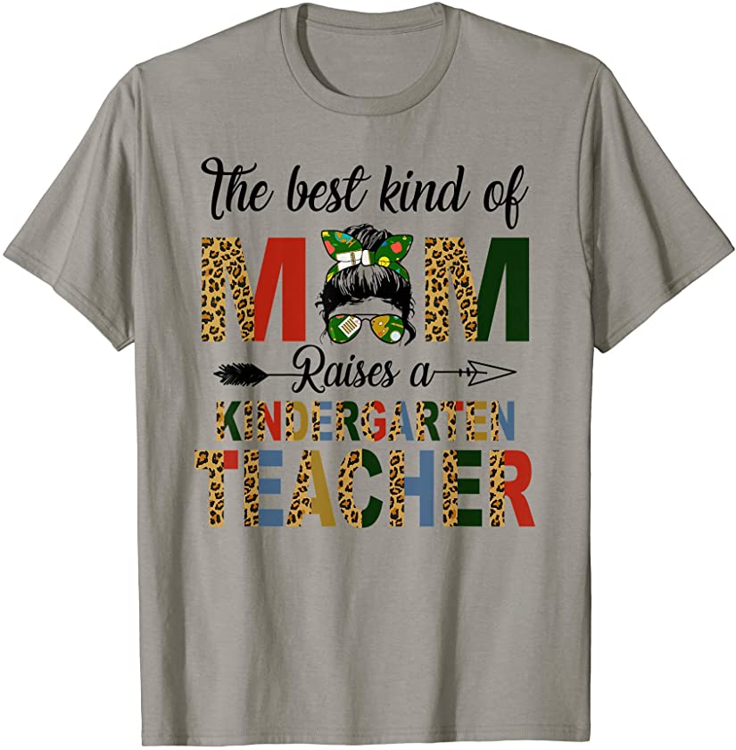 The Best Kind Of Mom Raises A Kindergarten Teacher Leopard T-Shirt