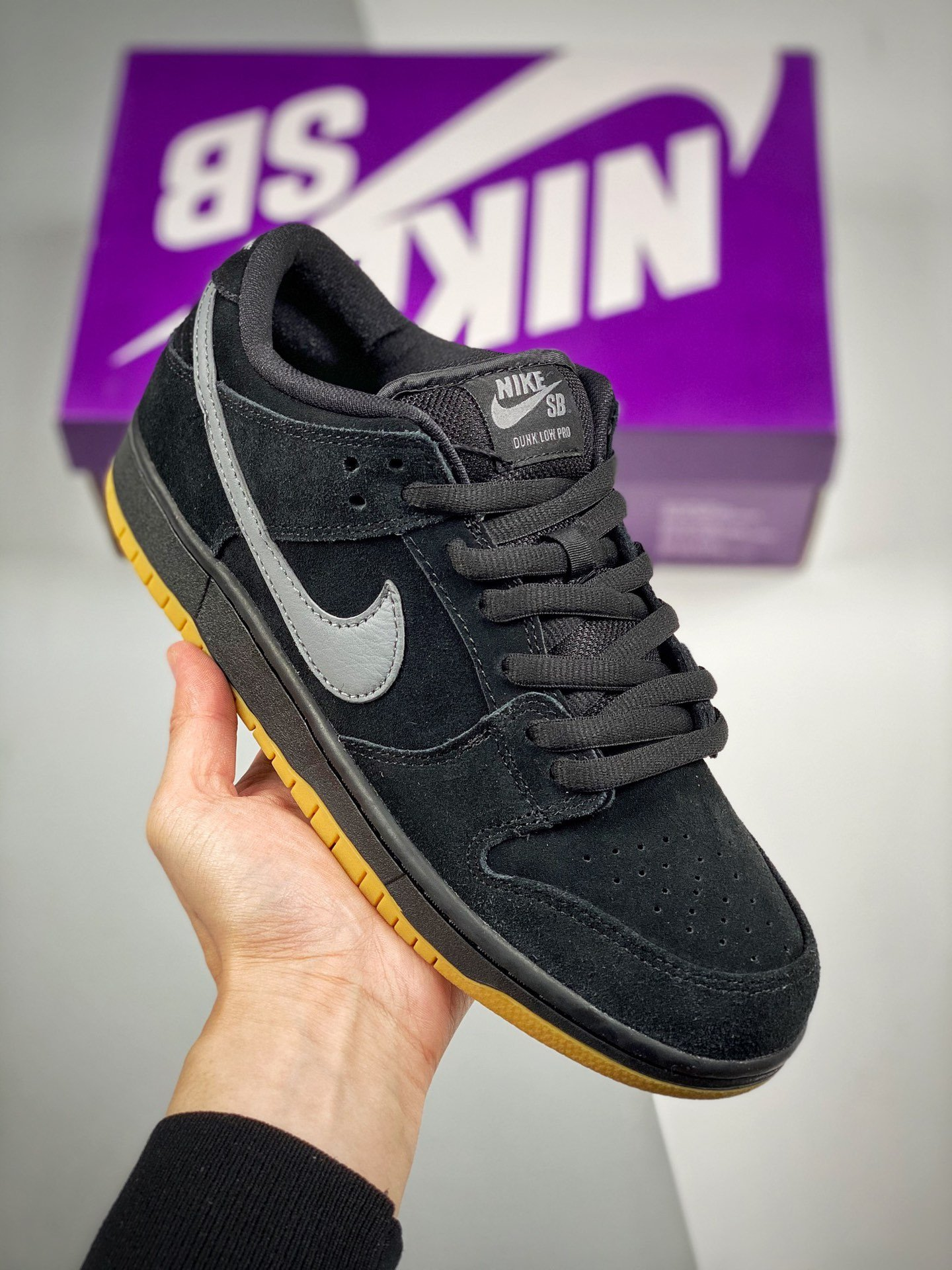 Nike SB Dunk Low Fog Black Gum 602424