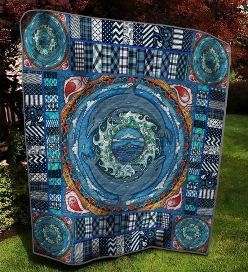 Dolphin Circle Quilt Tuimr