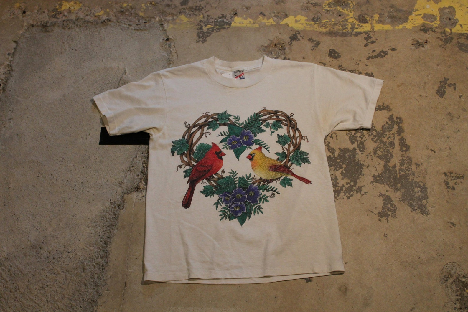 Vintage T Shirt  Animal  Bird Graphic  Cardinal  Heart Shirt  Wreath  Jerzees  80S  90S  Usa