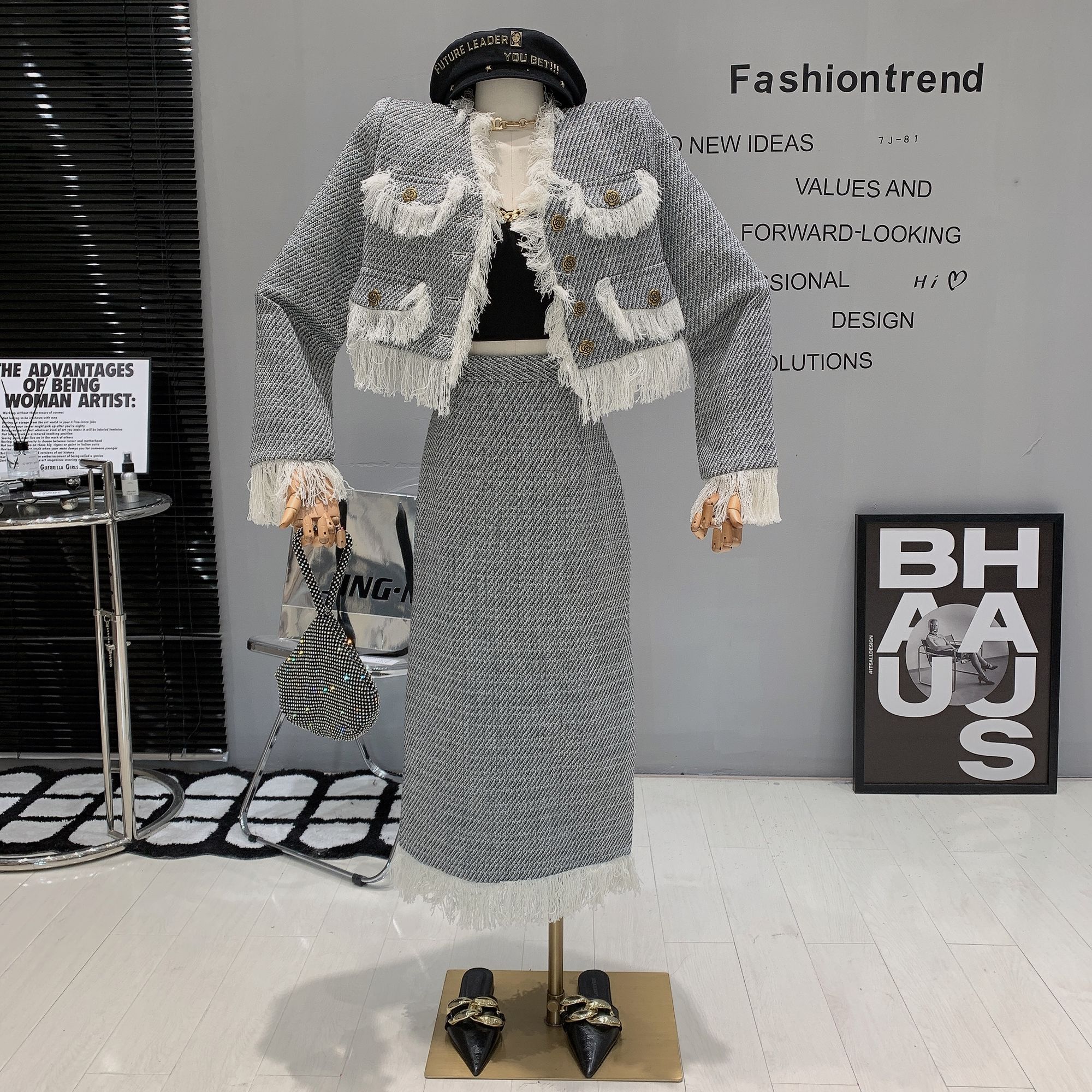 2022 Autumn New Women Chic Tweed Two Piece Suit Tassel Edging Single-breasted Jacket Short Coat + High Waist Pencil Skirt Sets alx