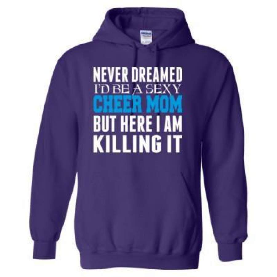 AGR Never Dreamed Id Be A Sexy Cheer Mom But Here I Am Killing It – Heavy Blend™ Hooded Sweatshirt