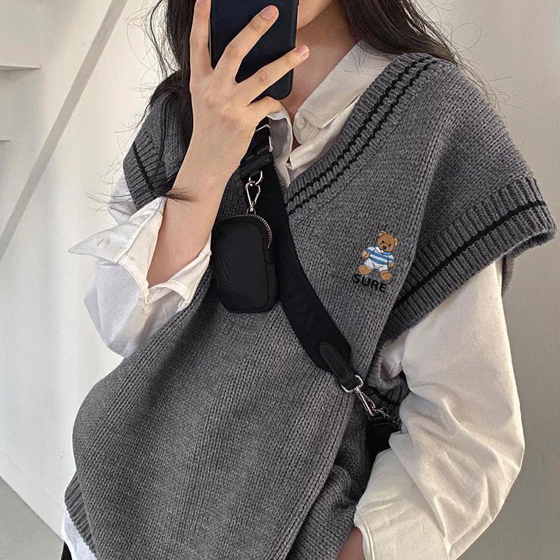 Women Sweater Vest Bear Embroidery V-neck Sweater Vest Women’s Loose Sweater Vest Split alx