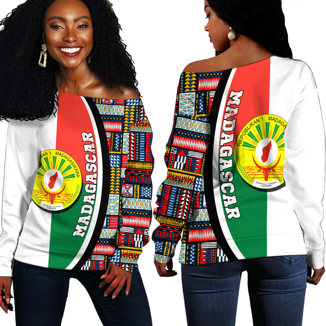 Africazone Clothing – Madagascar Flag And Kente Pattern Special Women’S Off Shoulder Sweaters A35