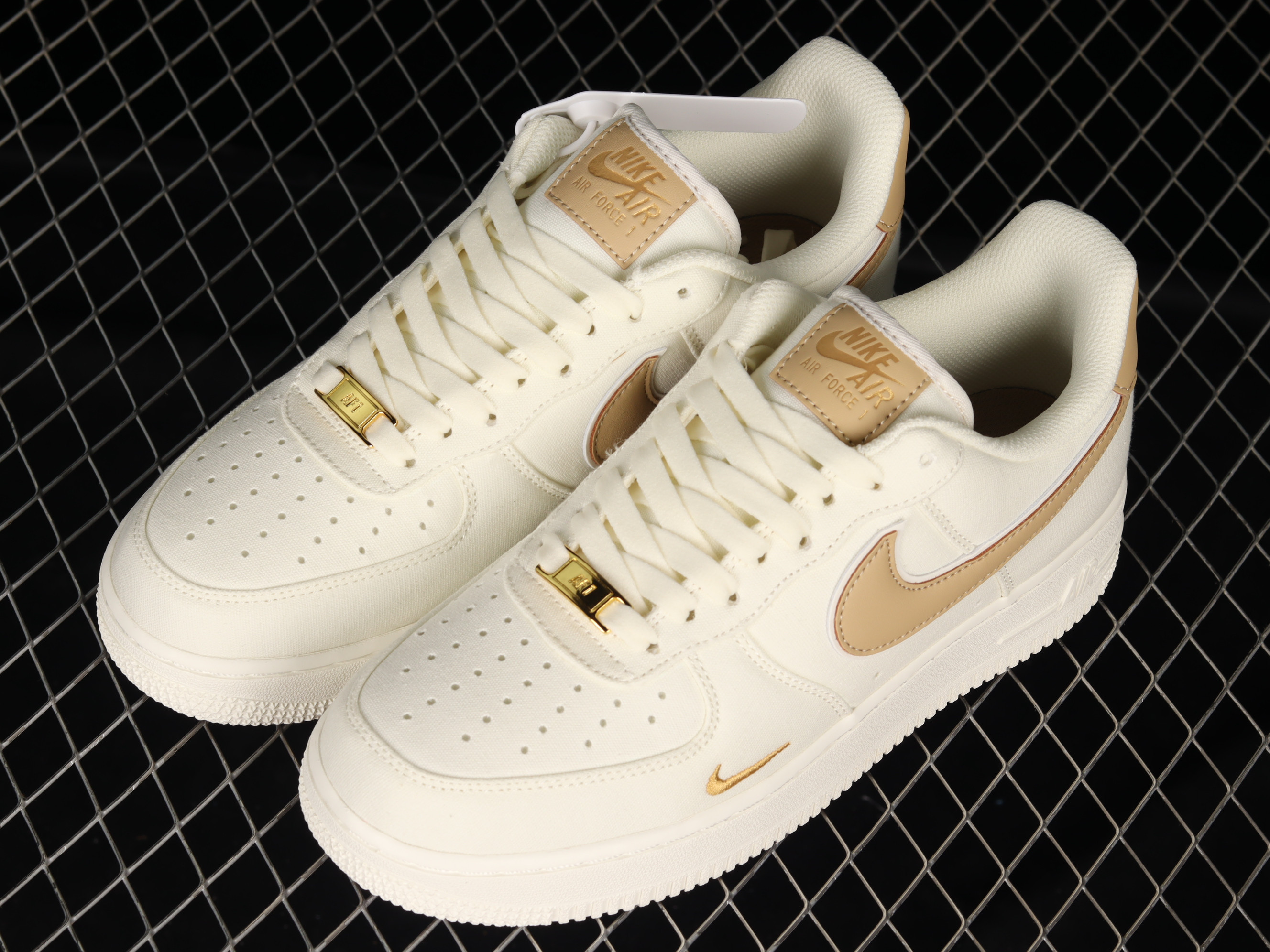 Nike Air Force 1 07 Low Beige Gold Shoes Sneakers SNK468878872