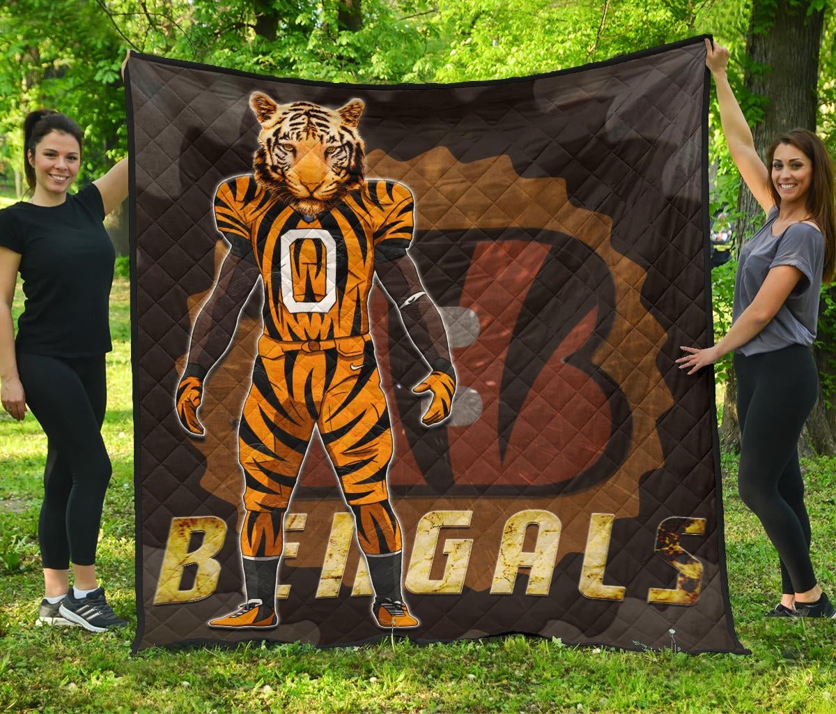 Cincinnati Bengals American Football Bengals Player Wearing Tiger Suit Bengal Head Premium Quilt Blanket