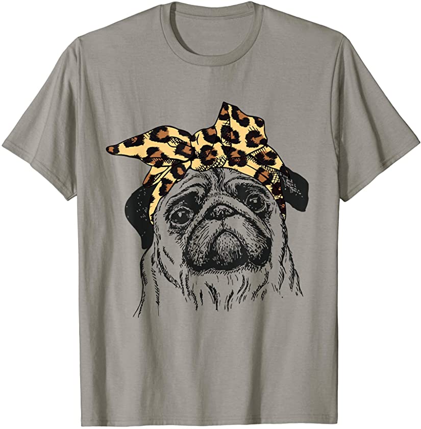 women girl Cute pug dog Mom Leopard Bandana Mother Day gift T-Shirt