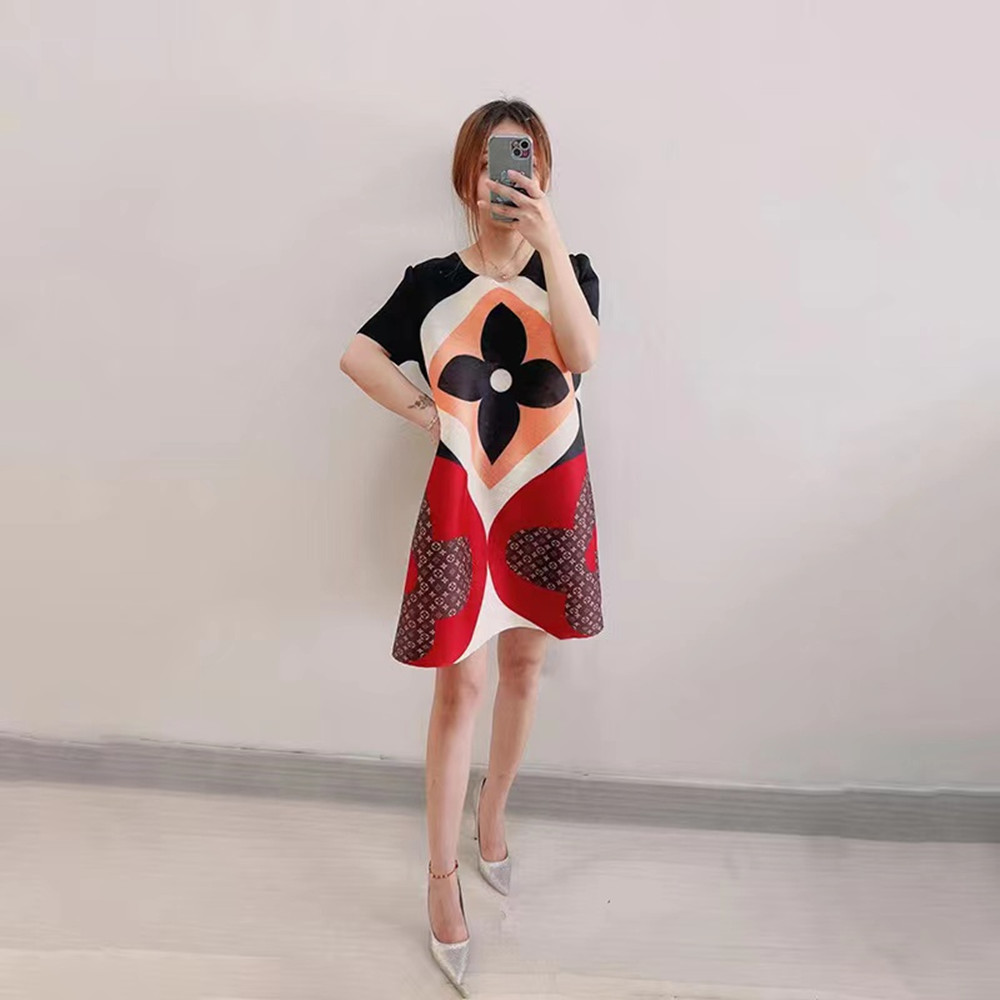 2022 Summer New Miyake Pleated Print Dress Women Loose O-neck Three-quarter Sleeve Fashion Long Women’s Dress alx